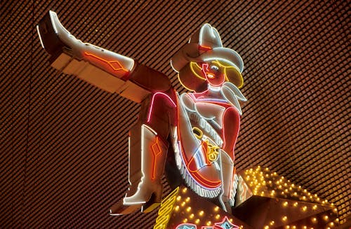 Paljonko Omia Säästöjä Tarvitaan Asuntolainaan: Opas Säästöjen Määrään Ja Rahoitusvaihtoehtoihin