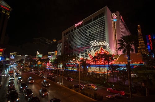 Pankki Kortti: Opas Erilaisiin Korttityyppeihin Ja Niiden Käytön Mahdollisuuksiin